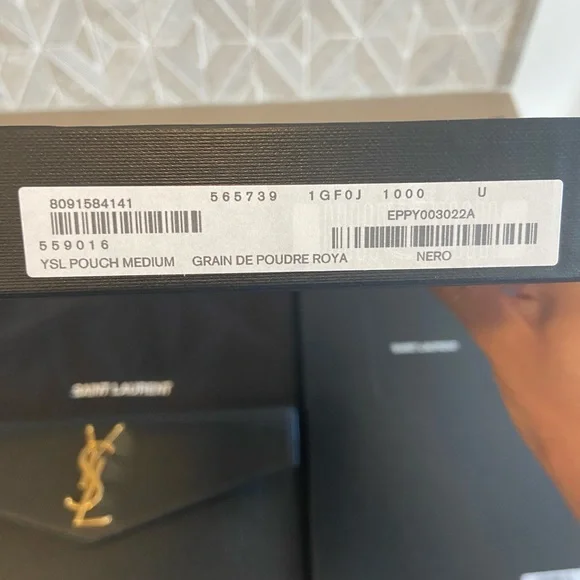 Saint Laurent uptown leather envelope pouch - Picture 12 of 12